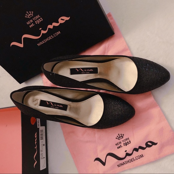 Nina New York Zelda Glitter Pumps in Black. - Picture 3 of 4
